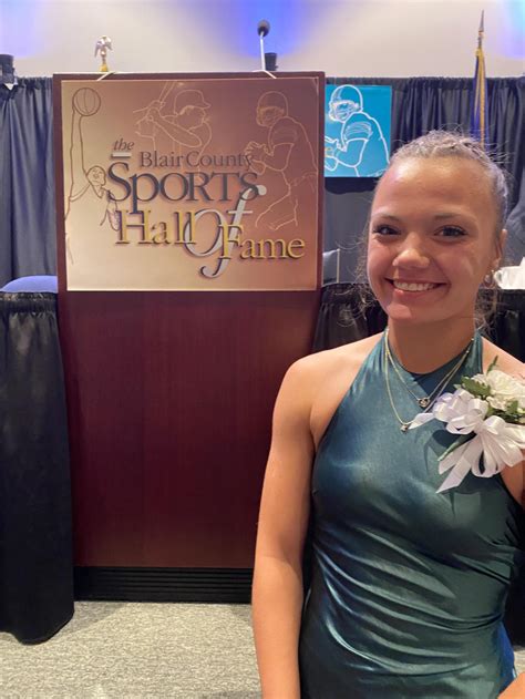 Hailey Kravetz receives Hall of Fame scholarship – Mountain Echo