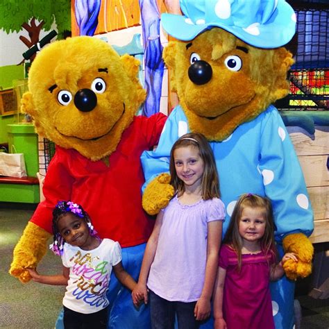 Berenstain Bears Museum Kids Books Read Aloud "The Berenstain Bears