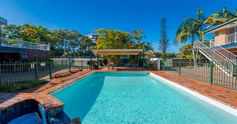 RED STAR PALM BEACH (Gold Coast) - Inn Reviews, Photos, Rate Comparison ...