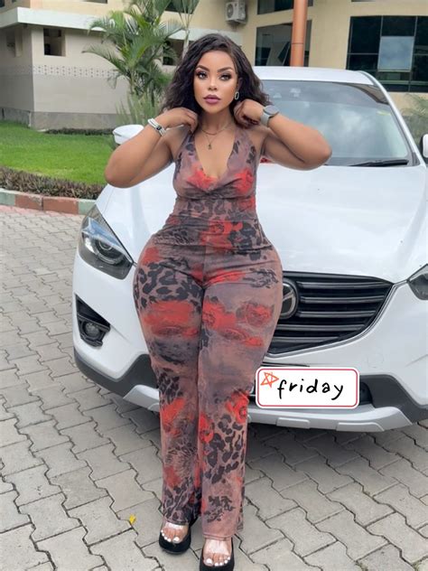 Queen_Vee | Sikiaa! Ukishindwa kumlinda na Pesa basi mlinde na Maombi🍂 #love | Instagram