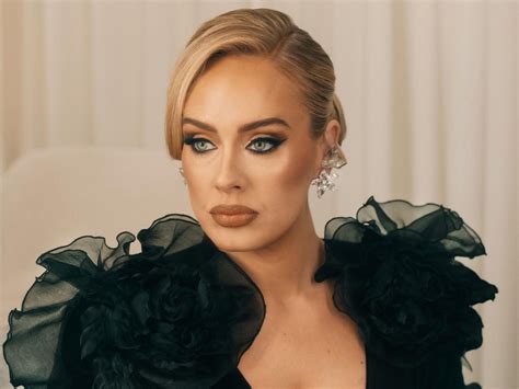 Adele's Tuxedo Nails Are the Epitome of Classic Glamour