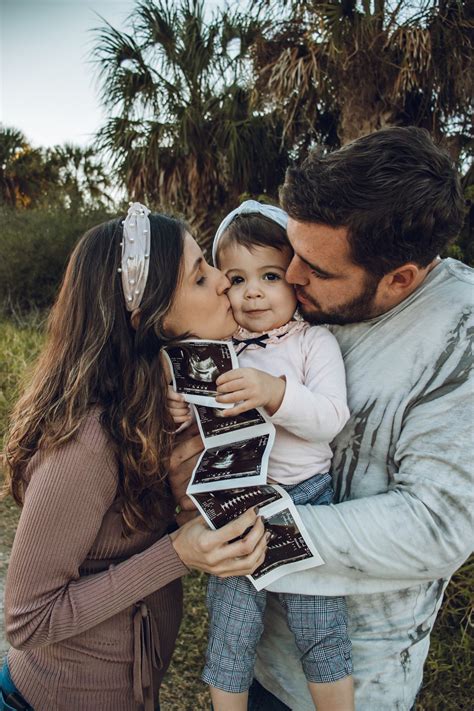 Pregnancy announcement | Pregnancy announcement pictures, Baby ...