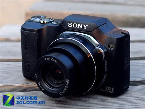 索尼发布对焦最快可换镜头数码相机A6000_天极网