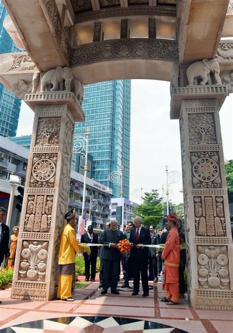 PM Narendra Modi inaugurates the Torana Gate with PM Najib Razak in ...
