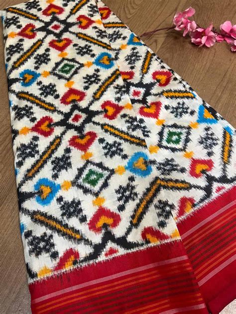 Exquisite Handloom Pochampally Double Ikat Silk Saree