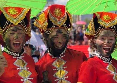 世界上最奇葩的节日：新疆锡伯族的抹黑节_腾讯新闻