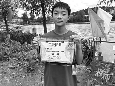 网传衢州15岁少年 打100多个水漂超吉尼斯世界纪录_都市快报