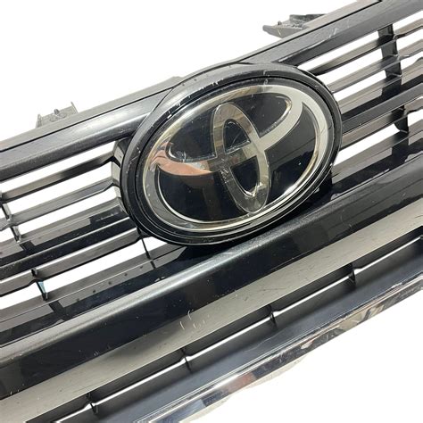 Grade Dianteira Frontal Toyota Hilux 2021 - 2023 Usado Original - Zancan Auto Peças