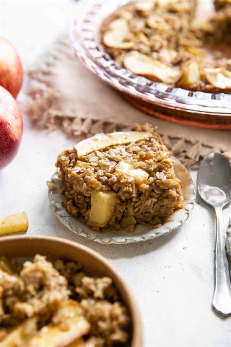 Apple Cinnamon Baked Oatmeal • Fit Mitten Kitchen