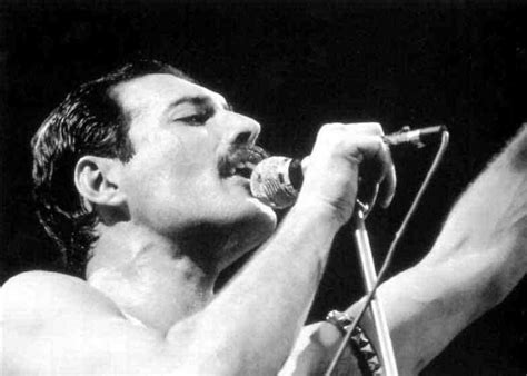 Freddie Mercury: i vizi, la lunga malattia e il mistero della morte