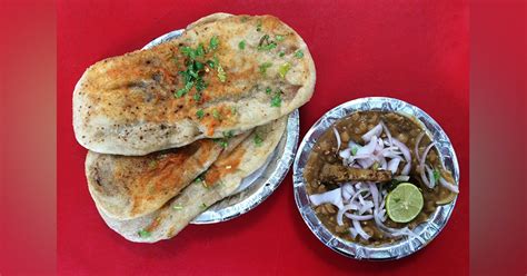 Butter Garlic Chole Kulche In Nairaina | LBB Delhi