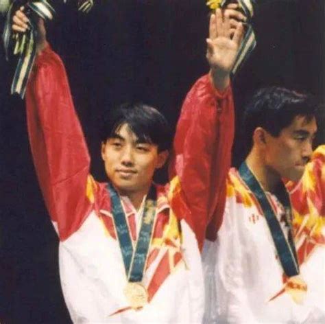 【奥运史话】1996年亚特兰大，刘国梁男单夺冠，邓亚萍女单卫冕！_乔红