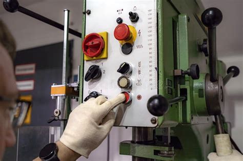 Remote Controlled Drilling Machine 的图像结果