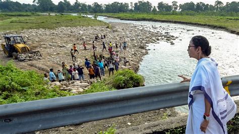 Mamata Banerjee : উত্তরবঙ্গে কত মৃত্যু? নেপাল, ভুটান থেকেও লাশ ভেসে ...