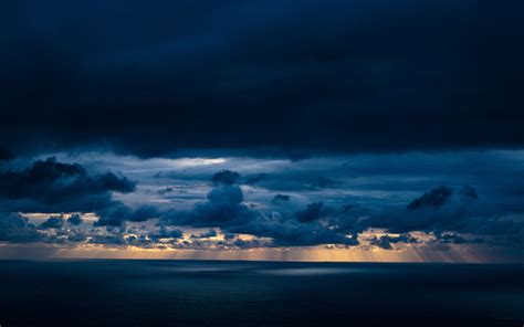 Download wallpaper 3840x2400 clouds, sky, rays, sea, dark 4k ultra hd ...