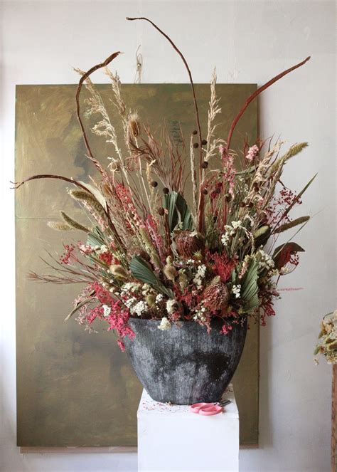 Luxury dried flower arrangement with natural tropical leaves and banks ...