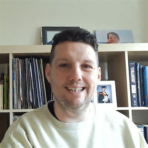 Chris - Psychology teacher - ₹1652/h