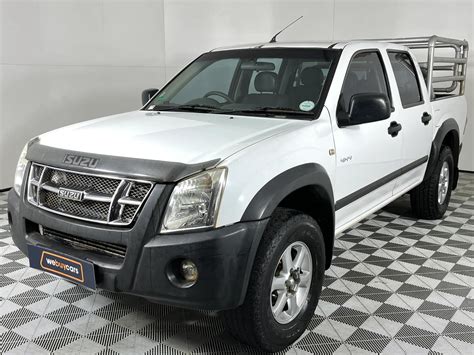 Isuzu KB 250 D-TEQ LE Double Cab 4x4 for sale - R 123 900 | Carfind.co.za
