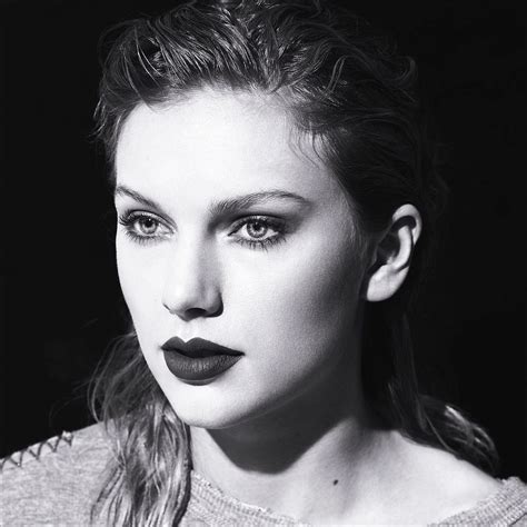 Taylor Swift Biography - Facts, Childhood, Family Life & Achievements
