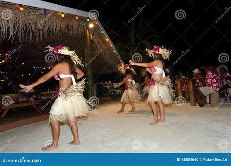 Young Polynesian Pacific Island Tahitian Woman Dancers Stock Photo ...