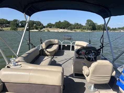 2017 22’ tritoon on Lake Ray Hubbard and Joe Pool Lake | Getmyboat