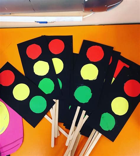 Traffic light craft for preschoolers – Artofit