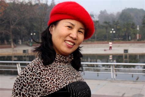 快乐的中年女性肖像-蓝牛仔影像-中国原创广告影像素材