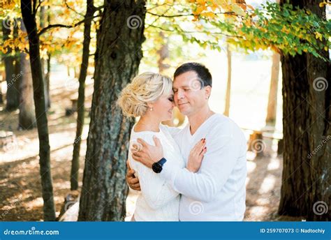 Man and Woman Hugging, Leaning Their Heads Against Each Other, Standing ...