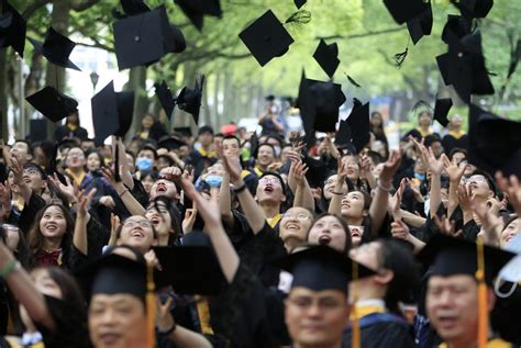 中国日报网：对外经贸大学举行2018届来华留学生毕业典礼-对外经济贸易大学新闻网
