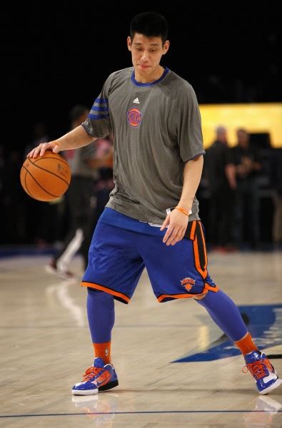 图文-nba新秀赛林书豪赛前热身 林书豪运球练习_篮球-nba_新浪竞技