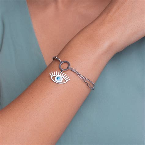 Get the Perfect Accessory with our Silver Evil Eye Chain Bracelet - Swashaa