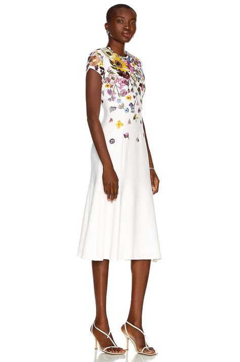 Oscar de la Renta Flower Embroidered Cap Sleeve Trumpet Dress in Ivory ...