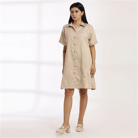 Outlaw-Beige shirt with the comfort of a loose dress.