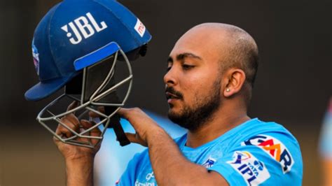 Prithvi Shaw: గైక్వాడ్ స్థానంలో చెన్నై జట్టులో చేర‌నున్న పృథ్వీ షా ...