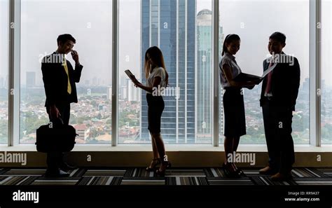 Business People at Work 的图像结果