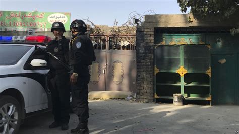 中國官方向外媒展示新疆“再教育營” – 中共受难者