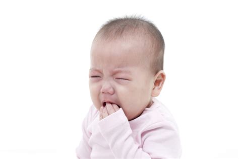 婴儿经常哭闹怎么回事（婴儿突然大哭怎么安抚都没用）-幼儿百科-魔术铺