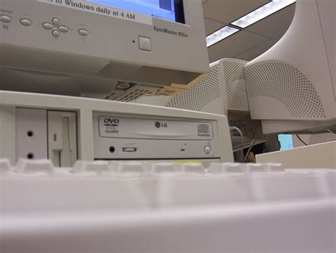 Computer Lab Front View 的图像结果