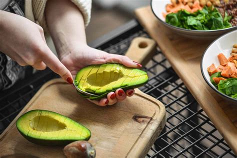 Is There Really Danger In Eating Avocado Every Day