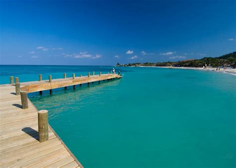 Visit Roatán Island on a trip to Honduras | Audley Travel