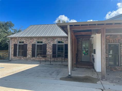 Breaux bridge tourist center | Benkens.blog