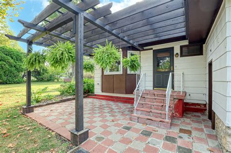 Huge 6 Bedroom Home In Downtown Historic Belton Missouri Photos | Mayo ...