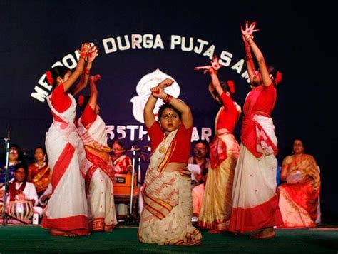 Durga Puja pandals in Delhi draw steady stream of visitors - India Today