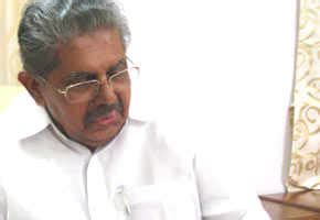 Vayalar Ravi's sexist comment to women scribe sparks controversy