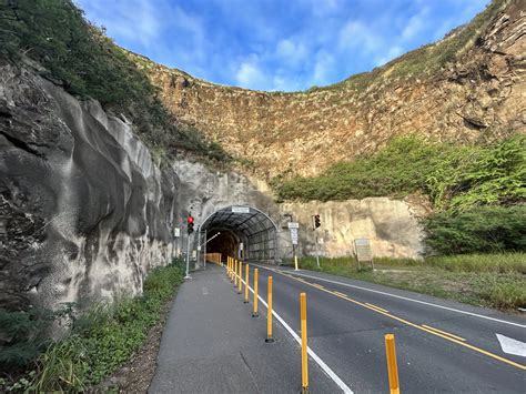 Hiking the Diamond Head Trail (Lēʻahi) in Waikīkī on Oʻahu — noahawaii