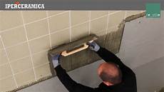 montaggio piastrelle bagno posa rivestimento gres porcellanato sottile iperceramica montaggio piastrelle bagno posa rivestimento gres porcellanato sottile iperceramica