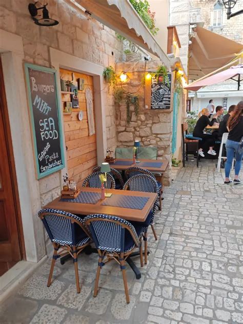 Gallery | Miki's Food & Bar