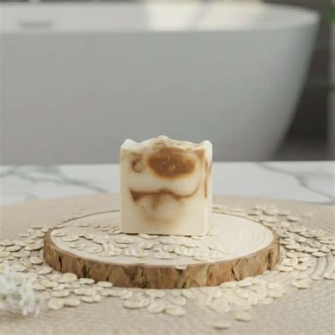 Santal Glow – Coconut, Oat & Sandalwood Handmade Soap – Tavaki