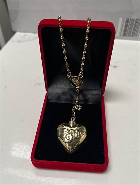 Lana Del Rey coke necklace - Authentic : r/lanadelrey