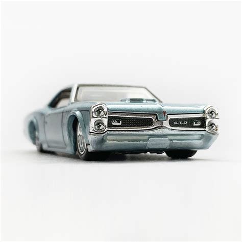 1965 Pontiac GTO RD Maisto 1/18 【ダイキャストカー,ポンティアック,アメ車,マッスルカー,クラシックカー ...